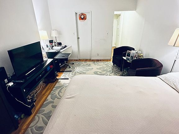 4th image of 1321 3rd Ave APT 2A