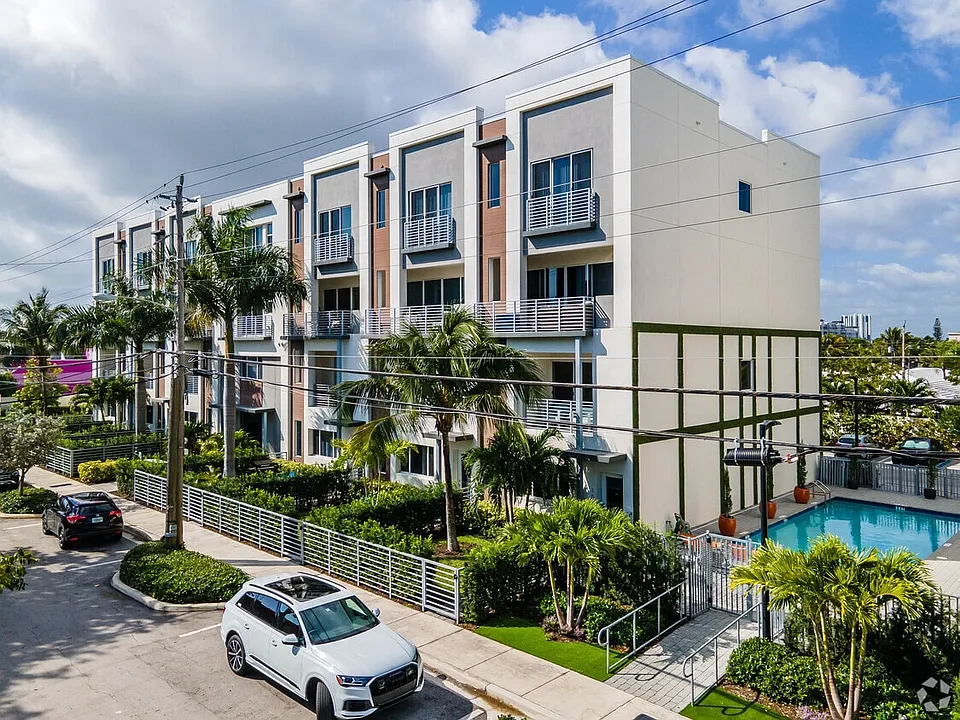 1045 NE 18th Ave #307