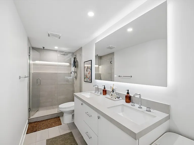 1000 W Diversey Pkwy #G — Photo 2