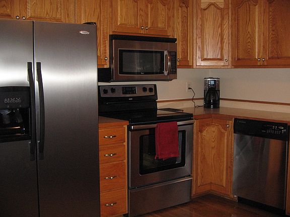 4th image of 904 Shoshone Dr