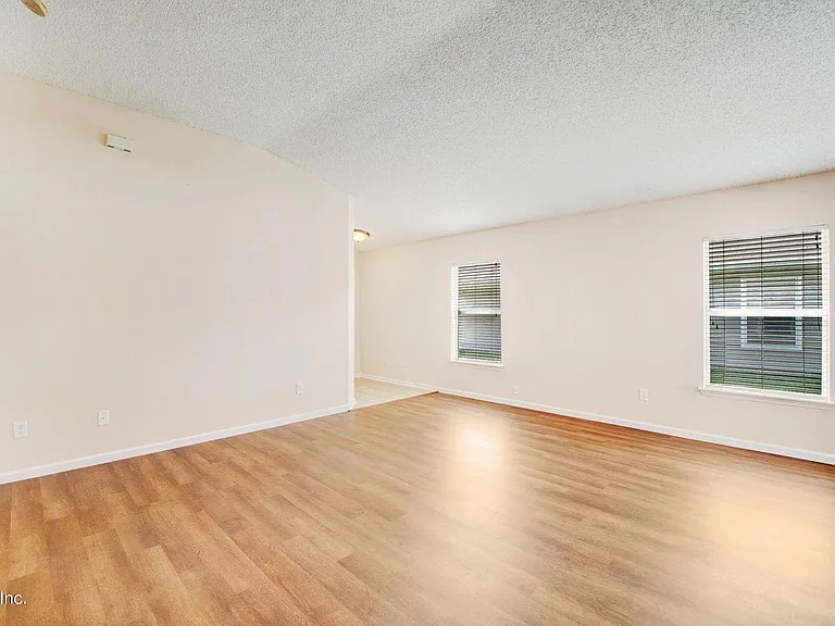 346 Van Gogh Cir — Photo 3