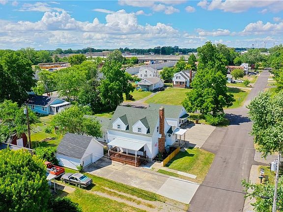 3rd image of 4831 Sugartree Dr