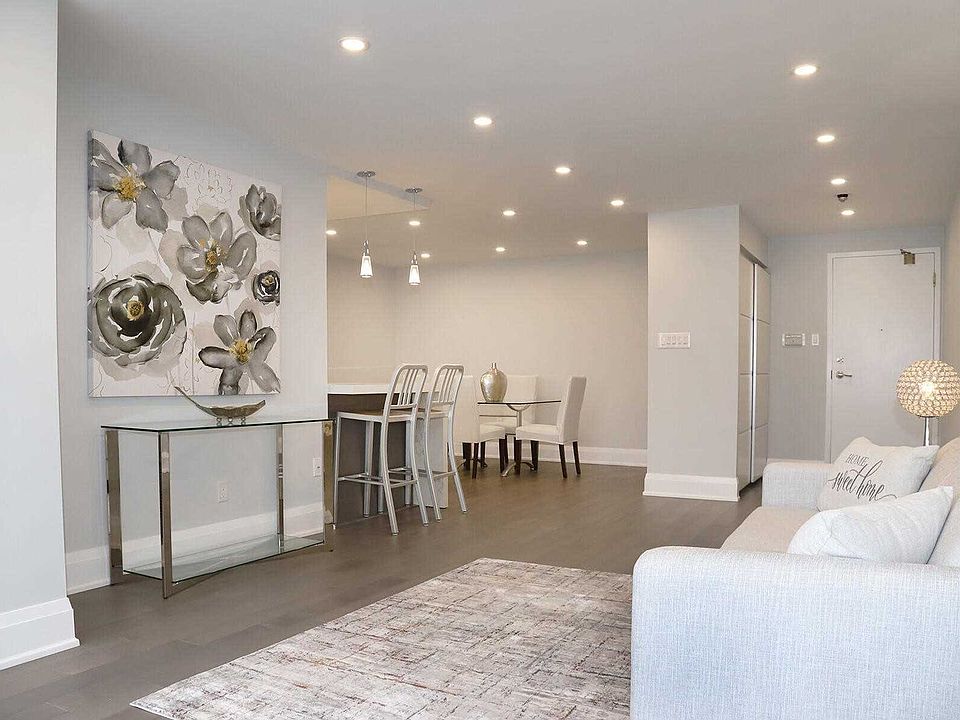 2nd image of 7440 Bathurst St #612