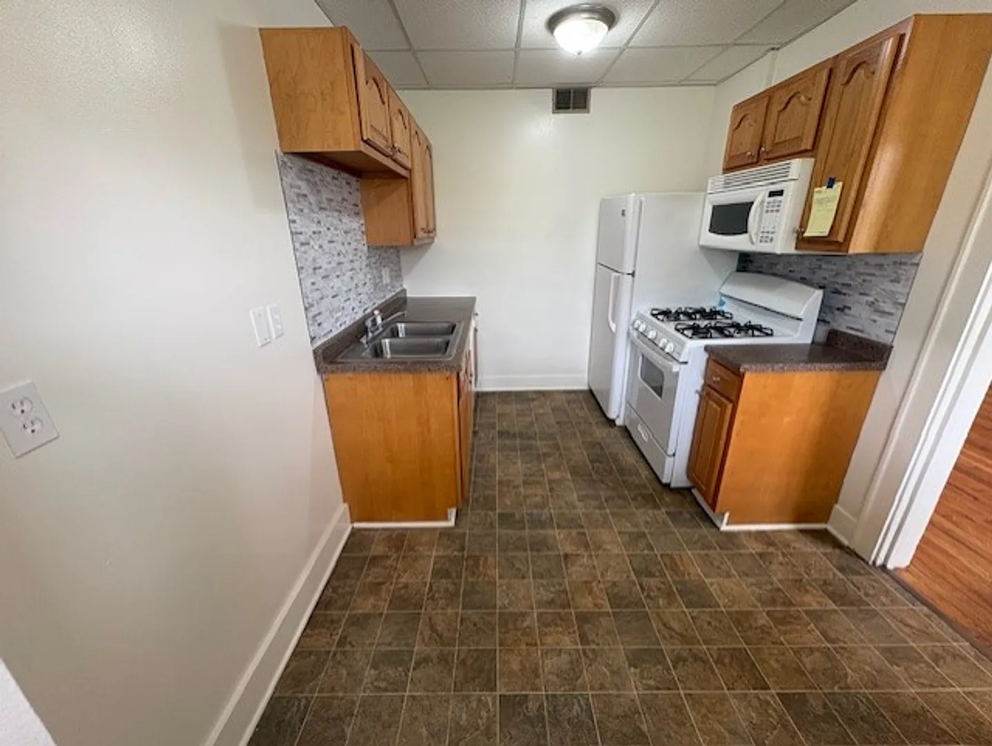 Updated 1BR Apartment Near Downtown Akron with Brand-New Bathroom — Photo 4