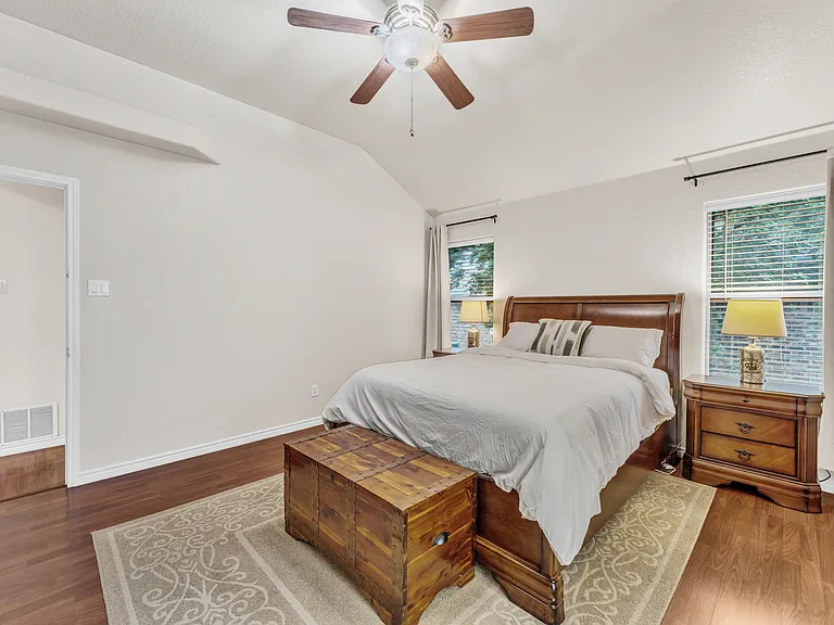 221 Cedar Ridge Dr — Photo 10