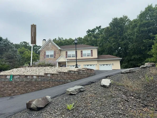 714 Franklin Ct, East Stroudsburg, PA 18302