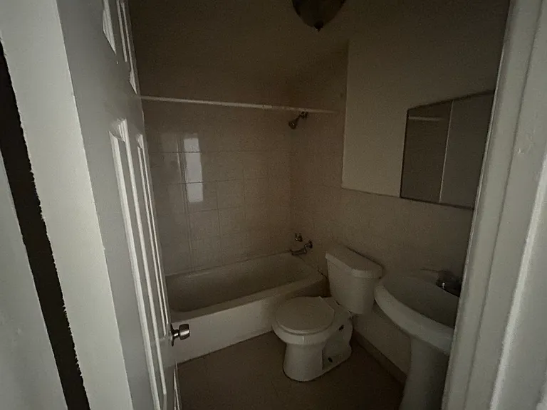 711 Avenue E #4 — Photo 4