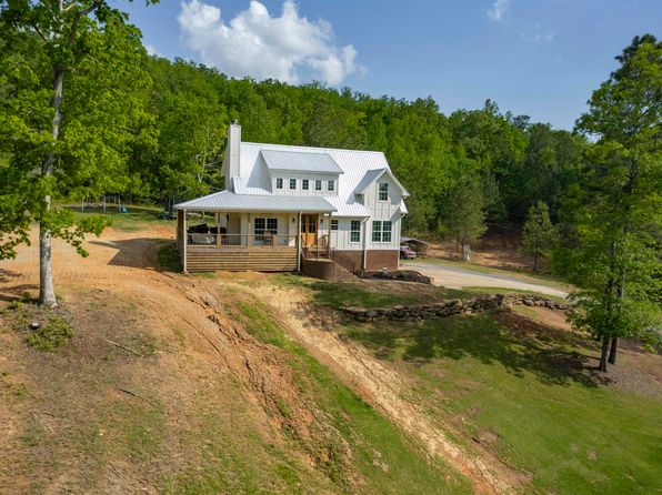 561 Mountain Crest Dr, Pell City, AL 35128