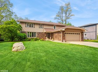 1070 Black Oak Dr, Downers Grove, IL
