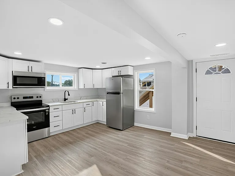 428 S Governors Ave #C — Photo 9