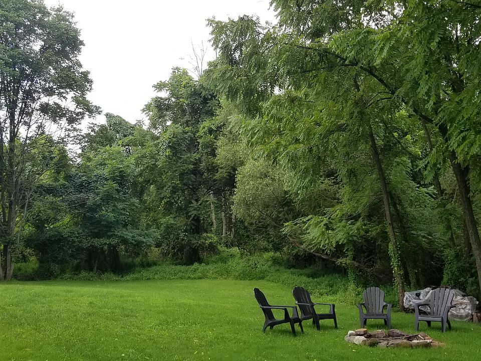 2nd image of 572 Gap Rd