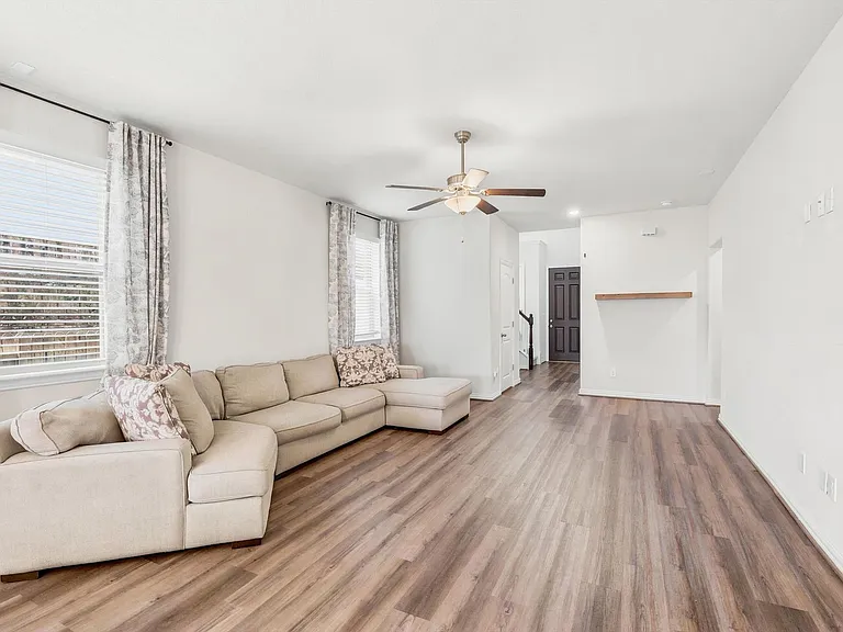 2046 Flametree Ave — Photo 9