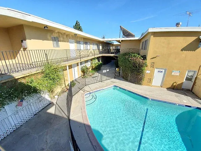 Lindley Garden Apartments — Photo 1