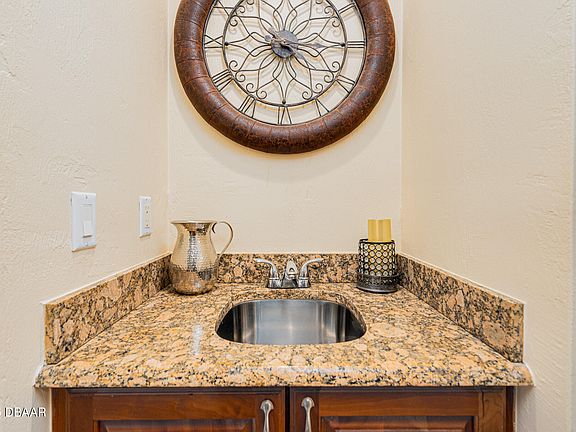4th image of 2403 S Atlantic Ave APT 1010