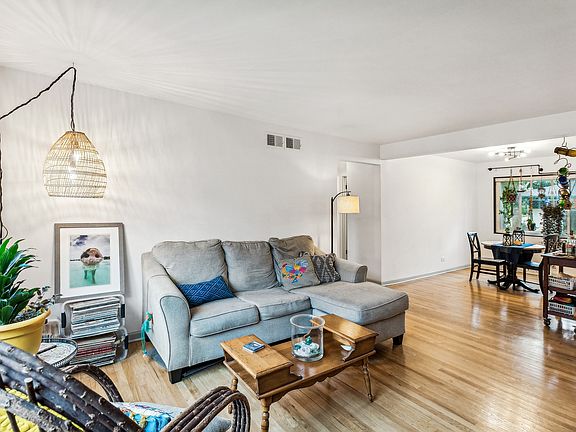 3rd image of 1710 W Jarvis Ave #1S