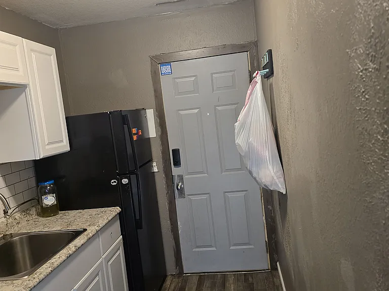 216 S Cavin St #8 — Photo 6