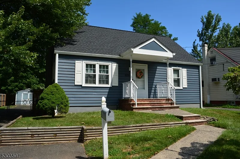 626 Parkview Ave photo 1