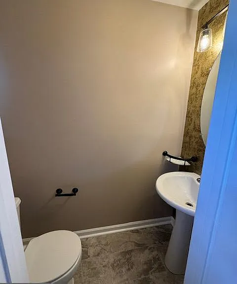 2459 Wentworth Dr — Photo 9
