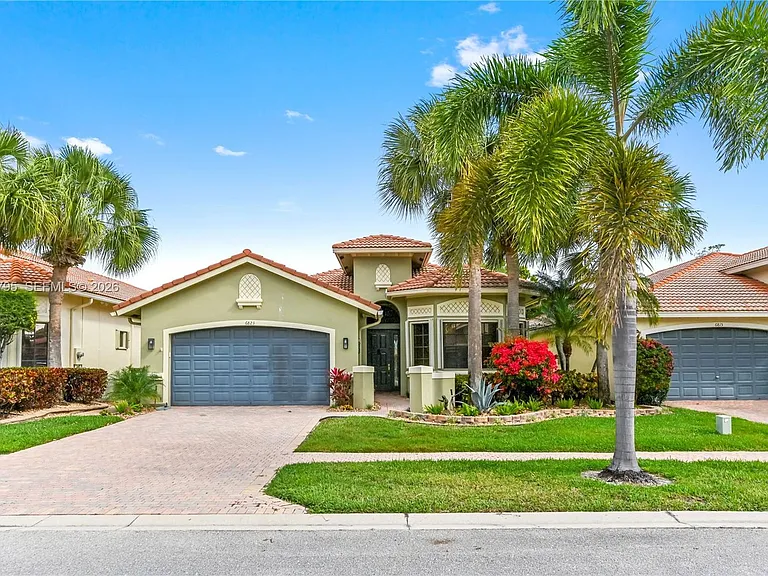6823 Fabiano Cir — Photo 38