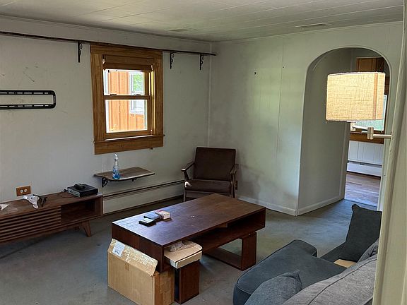4th image of 1829 Wellington Ave