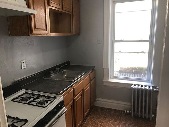 4th image of 160 Grumman Ave #34