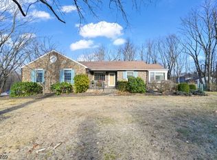 118 Crest Lake Dr, Oak Ridge, NJ 07438