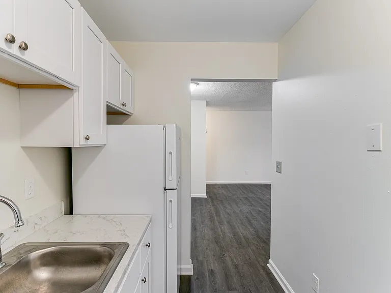 168 & 186 1st St #5 — Photo 9