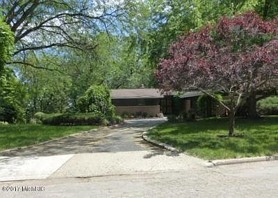 5th image of 823 Iroquois Trl