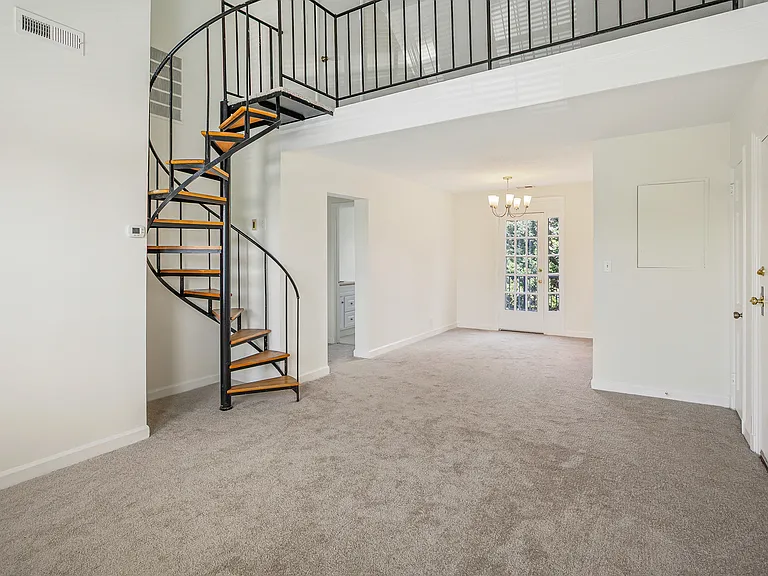 2820 S Abingdon St #C1 — Photo 5