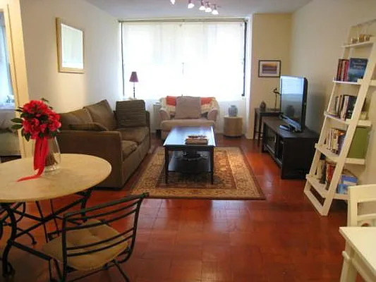 Sold by Nest Seekers International | media 16