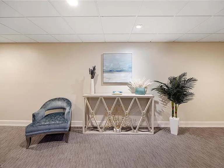 555 Park Shore Dr #B-408 — Photo 5