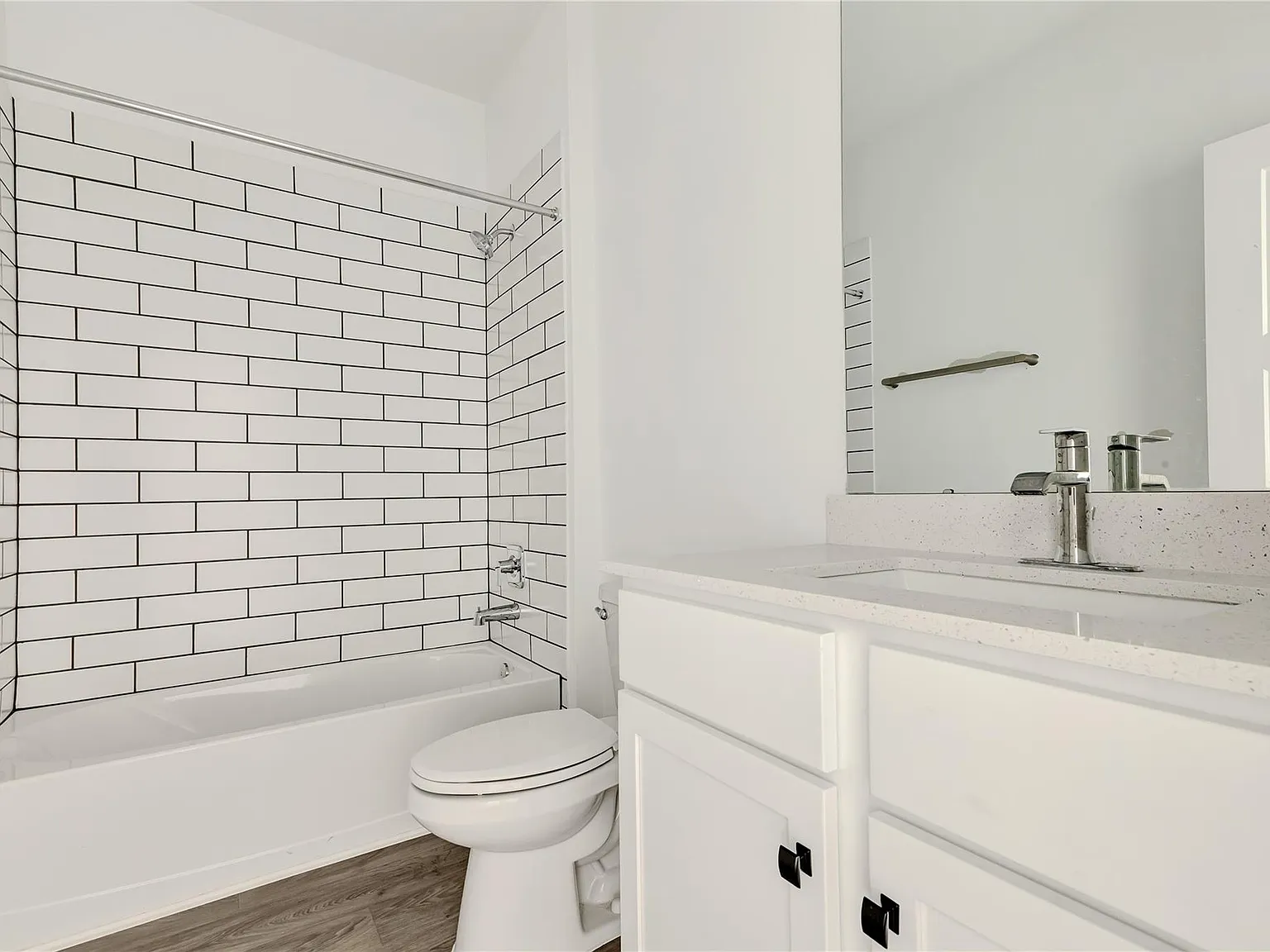 4 bed, 3.0 bath, 2297 sqft, $2,700 — Photo 4