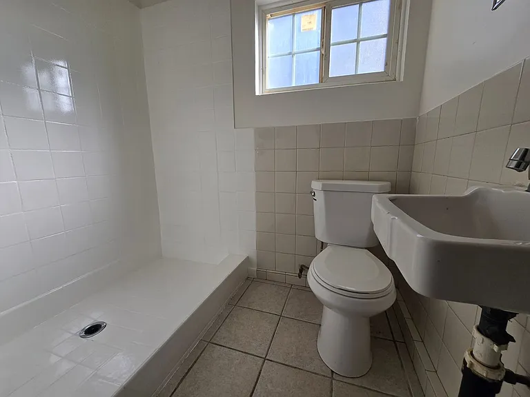 14118-14122 Calvert St — Photo 7