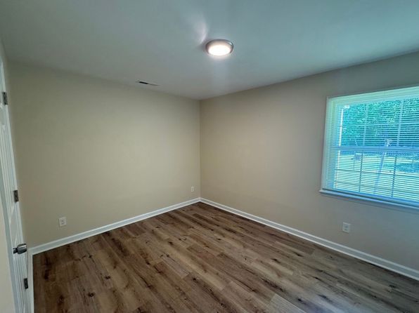 5209 Larkspur Dr