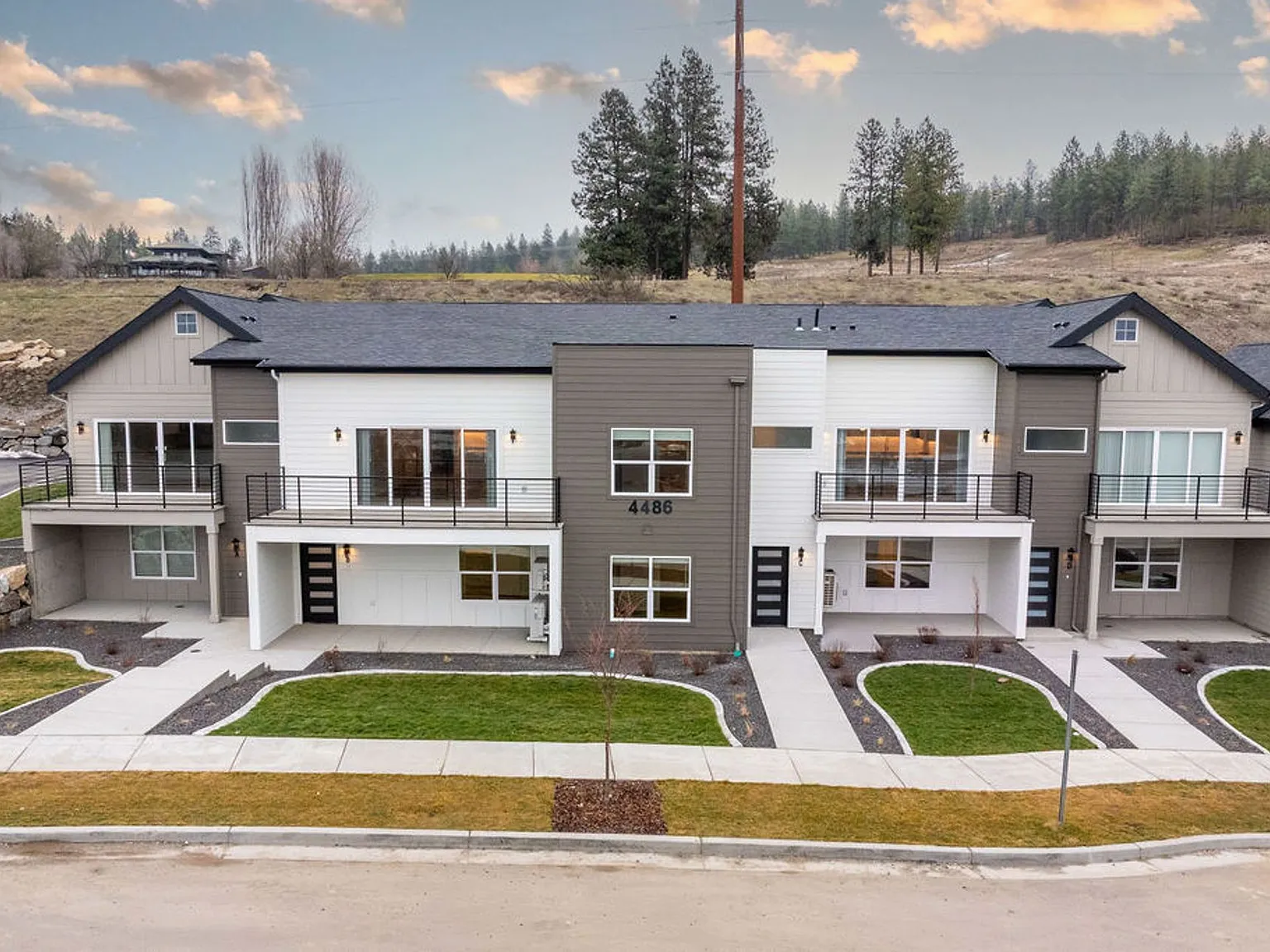 Brand New Luxury Townhomes, Sunset Views & Clubhouse! Many Different Floor Plans To Choose From! ... — Photo 3