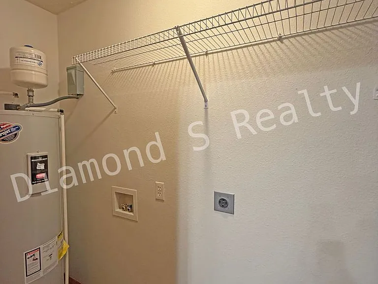 2214 N East Ave — Photo 14