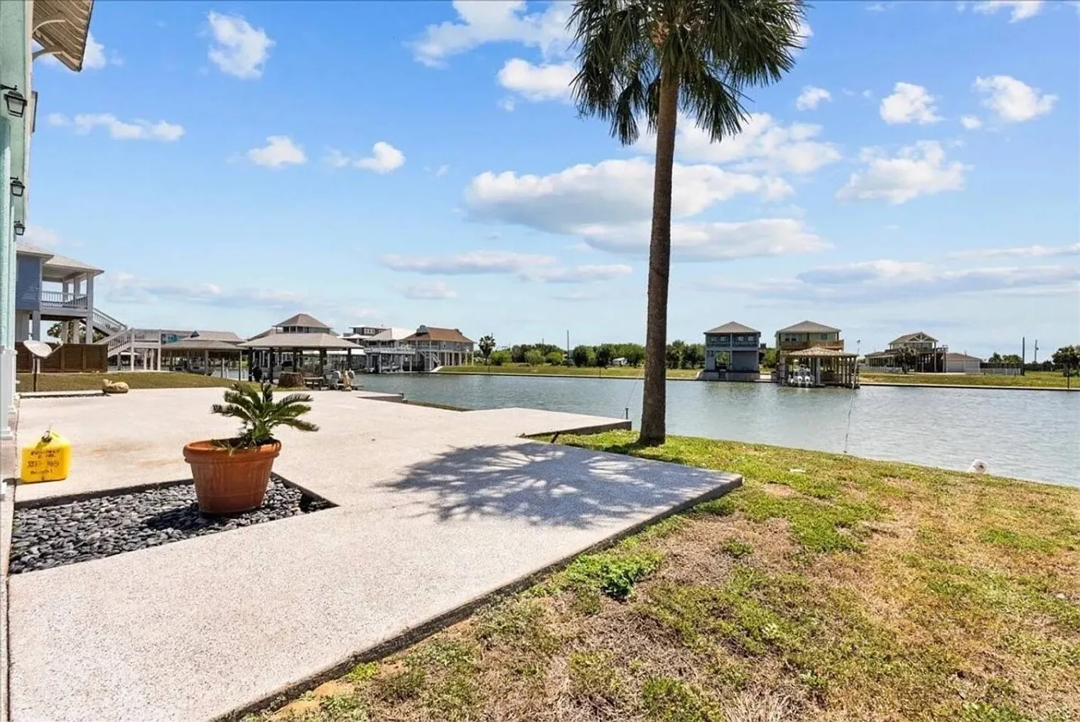 4 bed, 2.0 bath, 2012 sqft, $3,223 — Photo 2