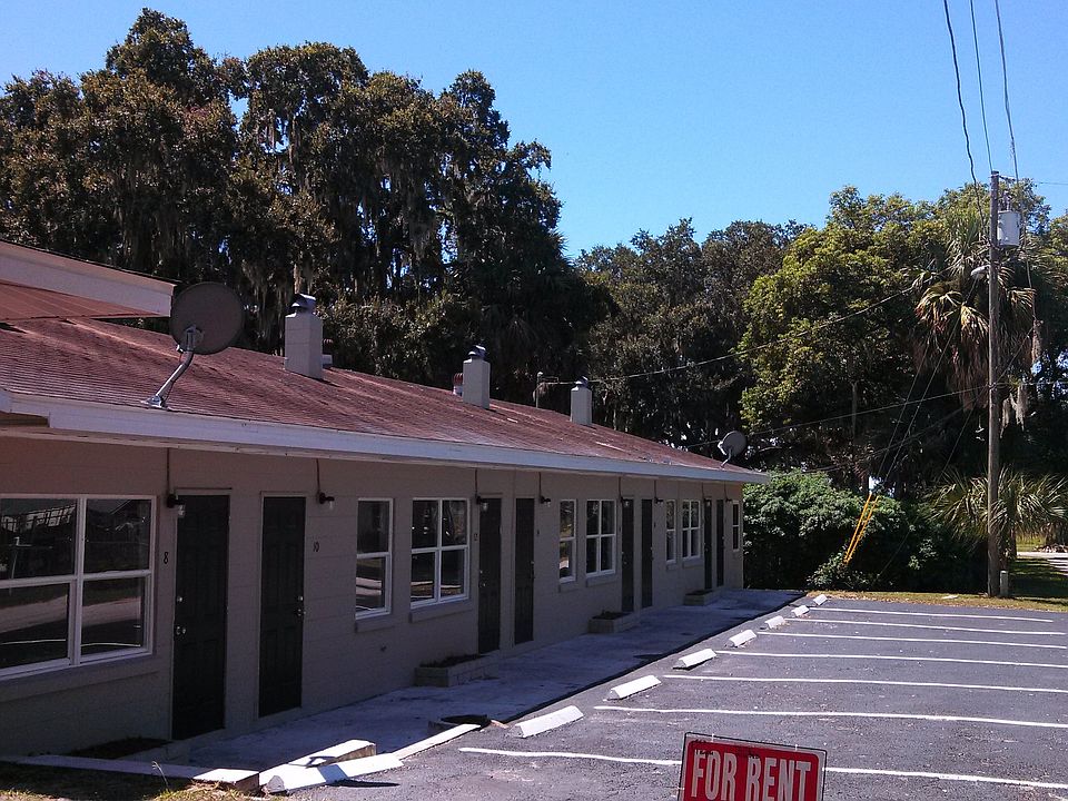 1st image of 16 W Herrick Dr