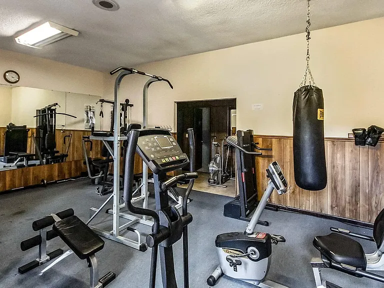 331 Greencastle Dr — Photo 33