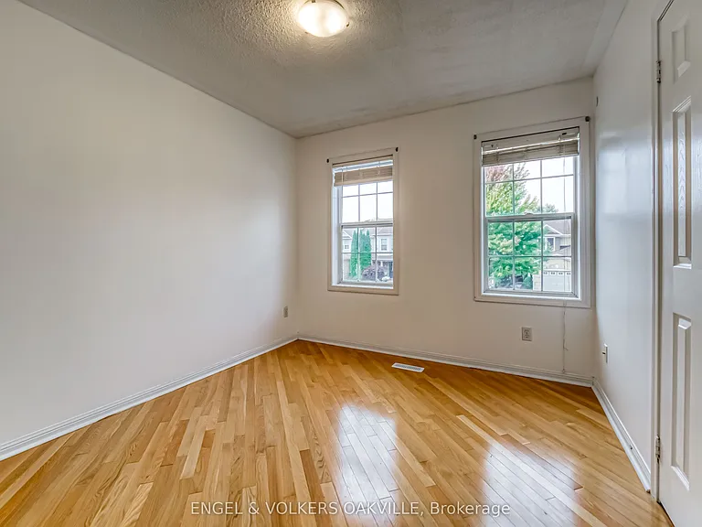 1121 Barclay Cir — Photo 11