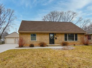 723 Bomier St, De Pere, WI 54115