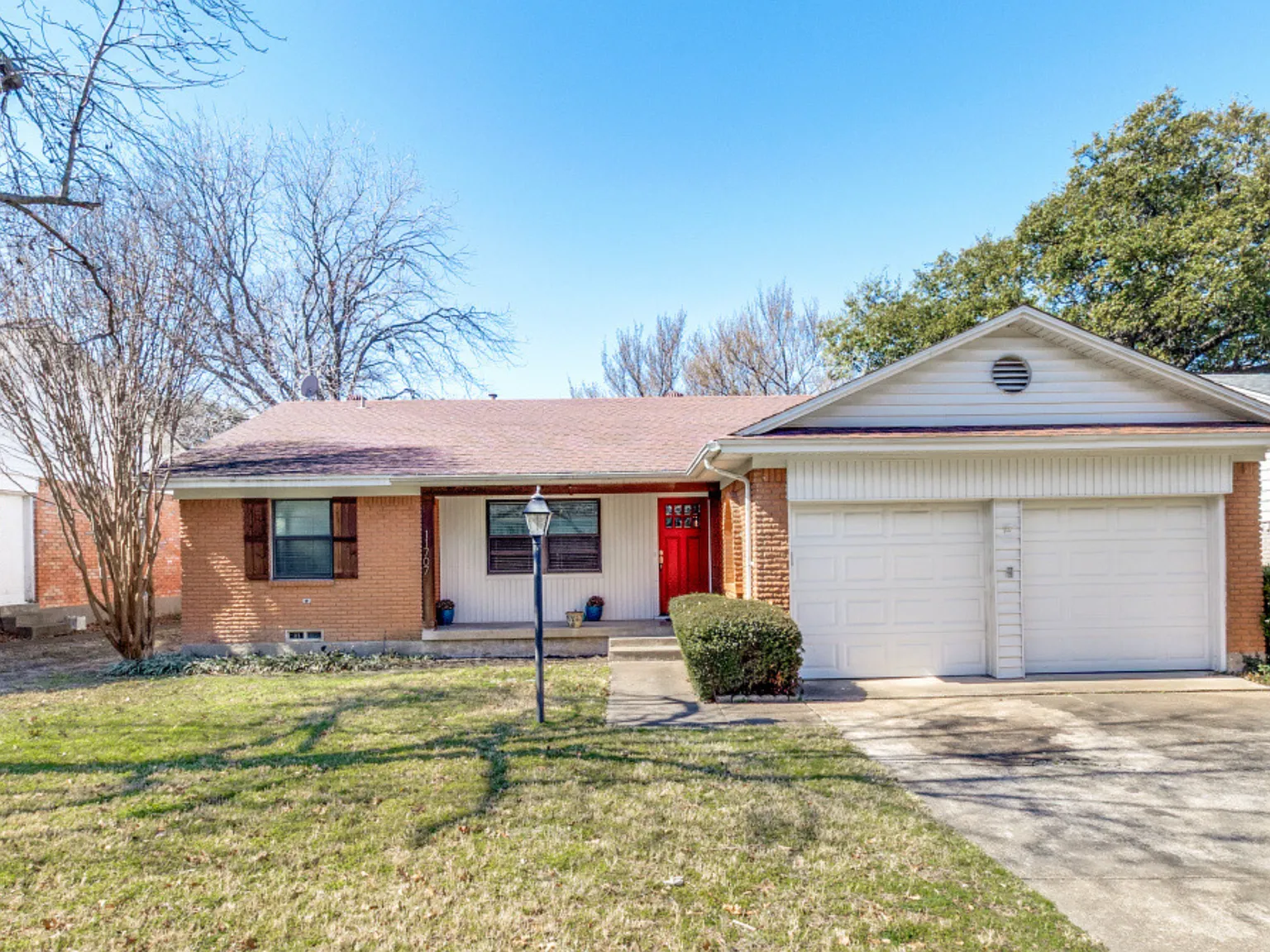 3 bed, 1404 sqft, $2,700 — Photo 1