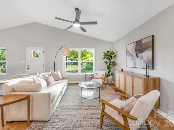1182 Crabtree Rd, Waynesville, NC 28786