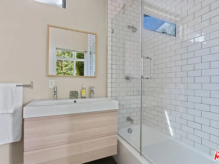 1613 Cabrillo Ave — Photo 17