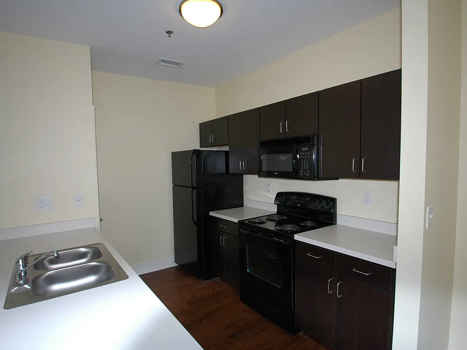 410 S Hancock St