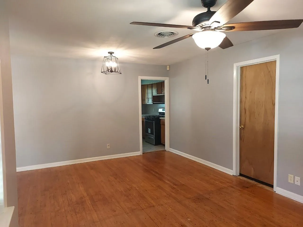 3 bed, 1.5 bath, 1102 sqft, $1,795 — Photo 2