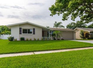 9116 Lynwood Dr, Seminole, FL 33772