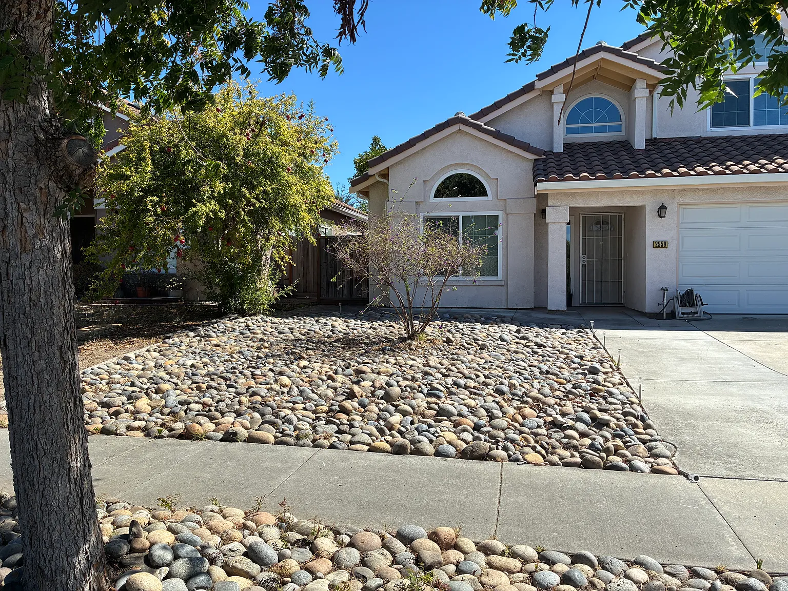 4 bed, 2200 sqft, $5,500 — Photo 4