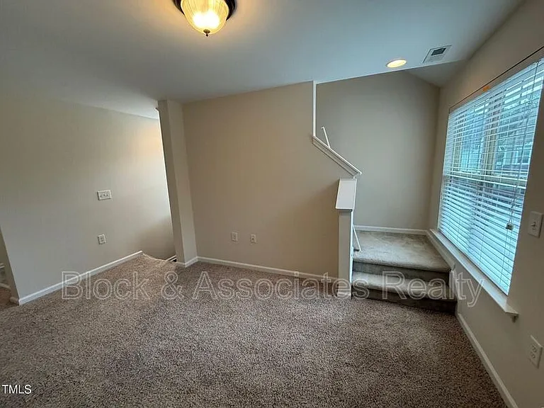 238 Begen St — Photo 29
