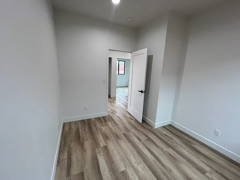 4417 Phelan Ave — Photo 15